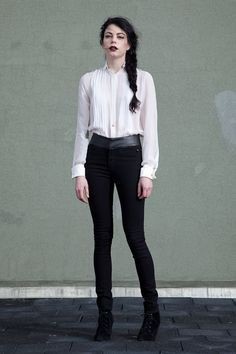 Click image for larger version

Name:	blackpantswhiteshirt.jpg
Views:	207
Size:	16.4 KB
ID:	8299